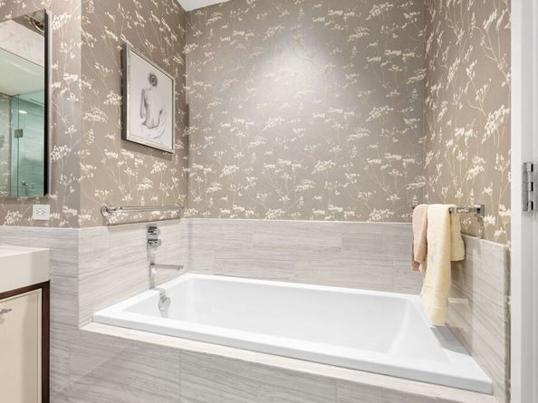 1 Dalton St 3205, Boston MA 02115