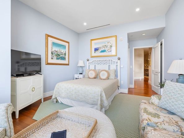 1 Dalton St 3205, Boston MA 02115