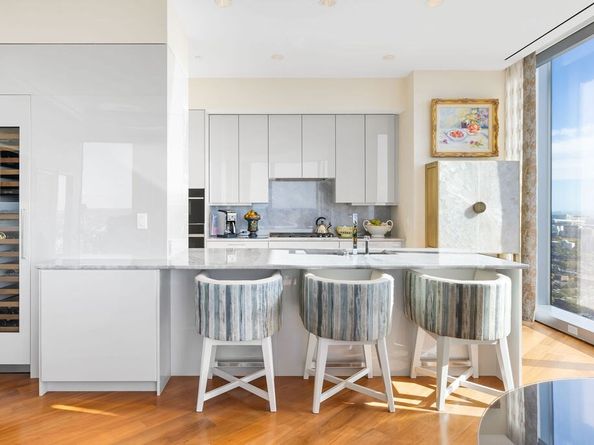 1 Dalton St 3205, Boston MA 02115