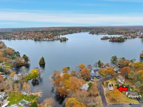 26 Wakefield Ave, Webster MA 01570