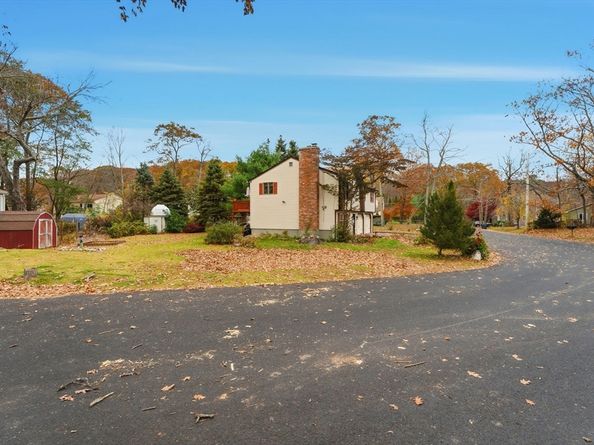 26 Wakefield Ave, Webster MA 01570