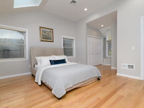 92 Mercury St, Weymouth MA 02188