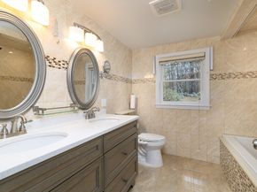 92 Mercury St, Weymouth MA 02188