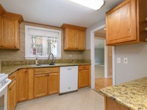 92 Mercury St, Weymouth MA 02188