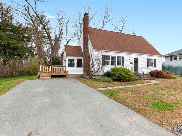 57 Glenwood St, North Andover MA 01845