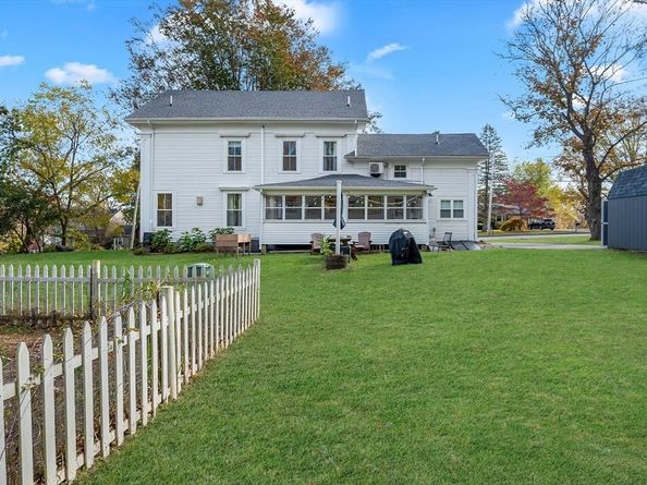 13 Blackstone St, Mendon MA 01756