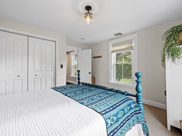 13 Blackstone St, Mendon MA 01756