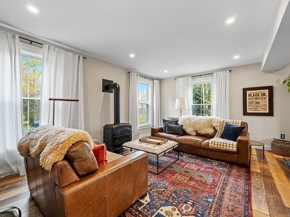 13 Blackstone St, Mendon MA 01756