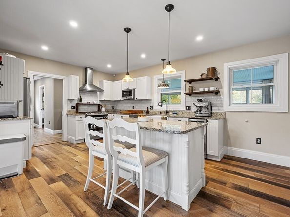 13 Blackstone St, Mendon MA 01756