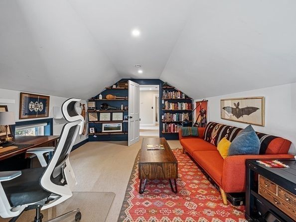 13 Blackstone St, Mendon MA 01756