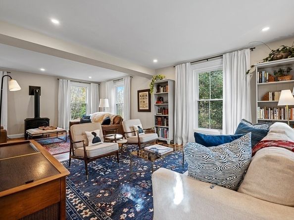 13 Blackstone St, Mendon MA 01756