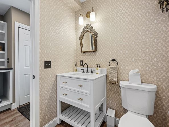 13 Blackstone St, Mendon MA 01756