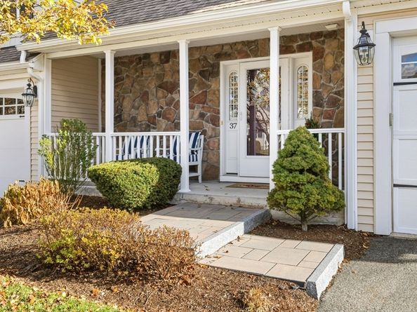 37 Peaslee Cir 37, Middleton MA 01949