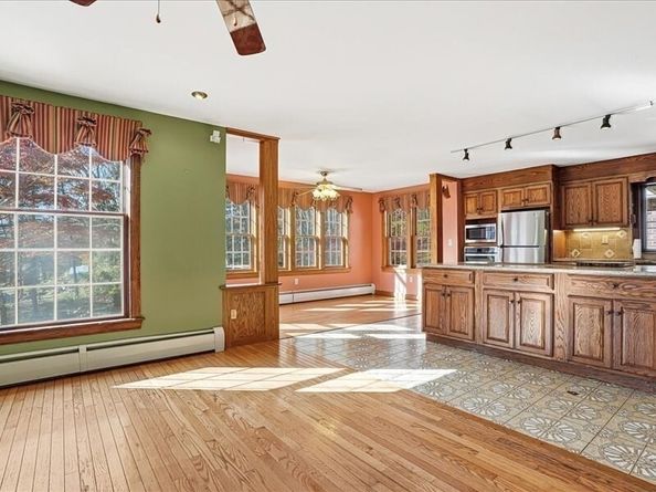 15 N Cove Rd, Sterling MA 01564