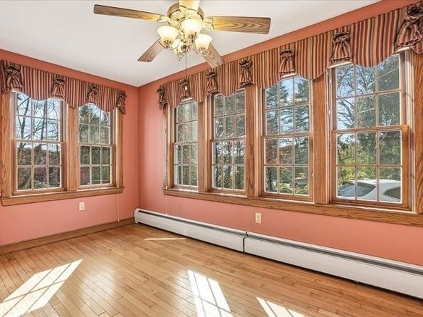 15 N Cove Rd, Sterling MA 01564