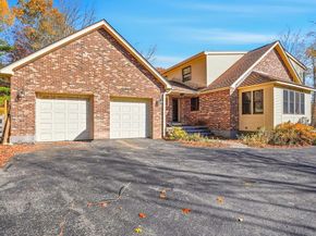 15 N Cove Rd, Sterling MA 01564