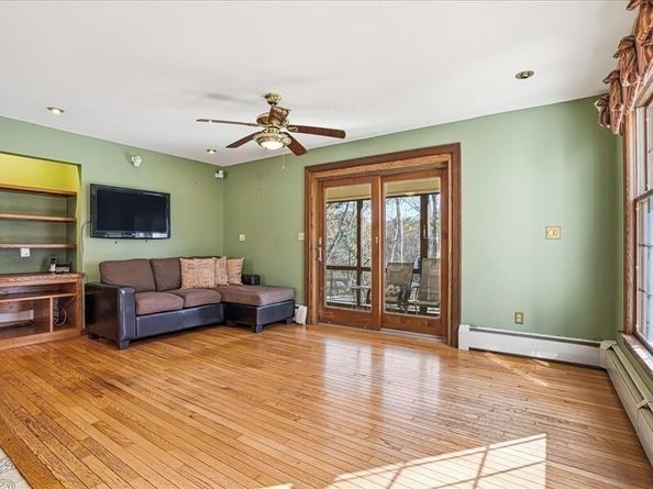 15 N Cove Rd, Sterling MA 01564