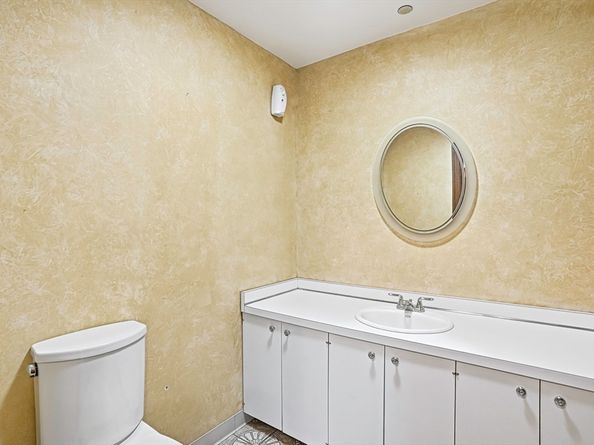 15 N Cove Rd, Sterling MA 01564