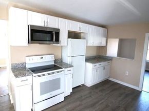 95 Laurel St, Leominster MA 01453