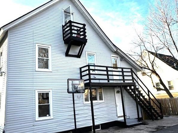 95 Laurel St, Leominster MA 01453