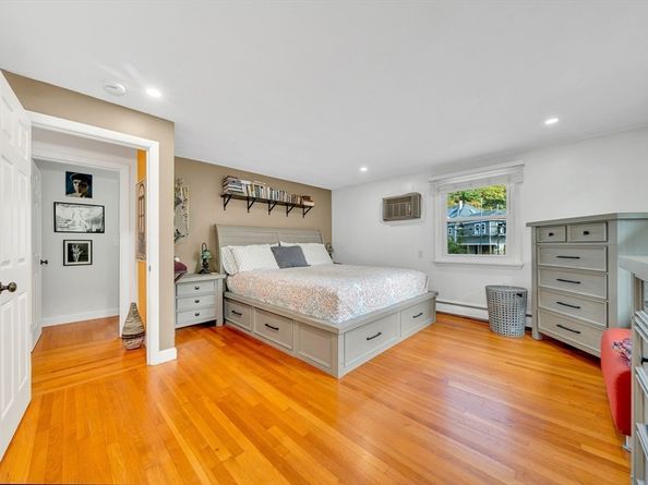 26 Beach St, Malden MA 02148