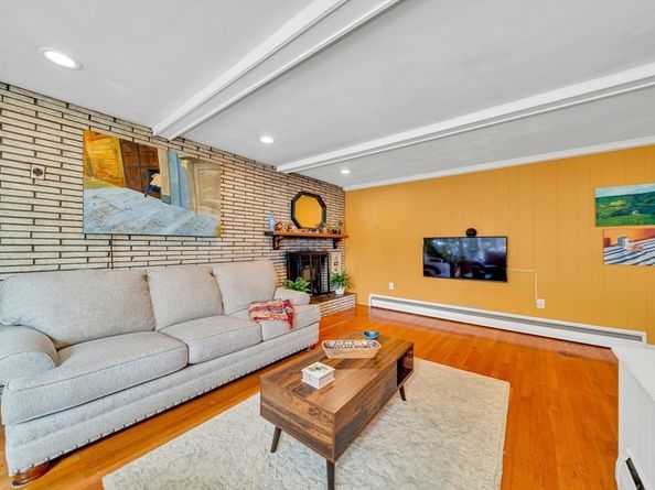 26 Beach St, Malden MA 02148