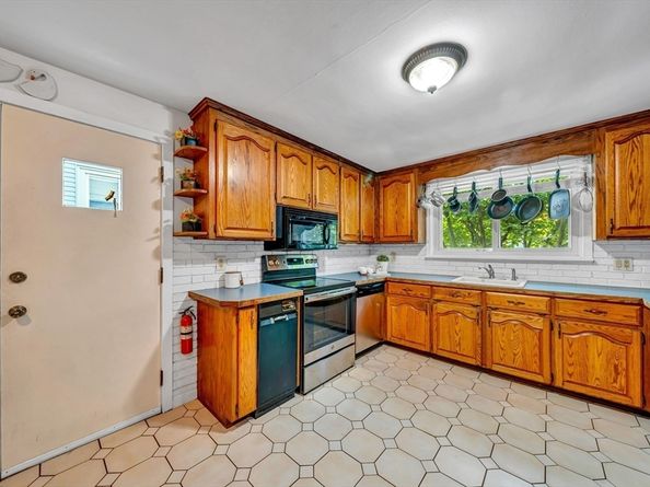 26 Beach St, Malden MA 02148