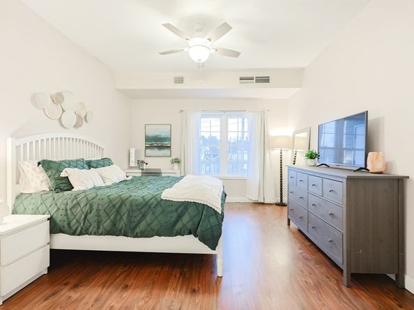 8 Walnut St 209, Peabody MA 01960