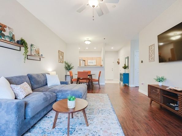 8 Walnut St 209, Peabody MA 01960