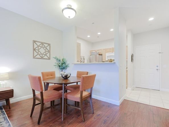 8 Walnut St 209, Peabody MA 01960