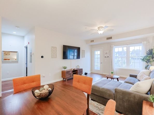 8 Walnut St 209, Peabody MA 01960