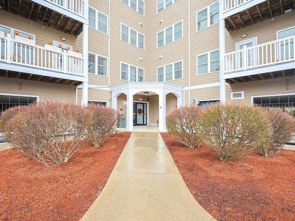 8 Walnut St 209, Peabody MA 01960