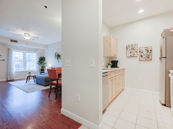 8 Walnut St 209, Peabody MA 01960