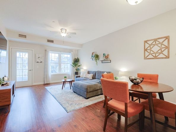 8 Walnut St 209, Peabody MA 01960