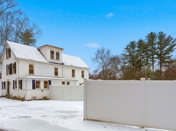 35 Oak St, Tewksbury MA 01876