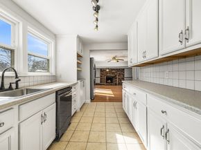 2 Perreault Ave, Billerica MA 01821