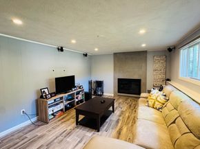 7 Thomas Dr, Framingham MA 01701