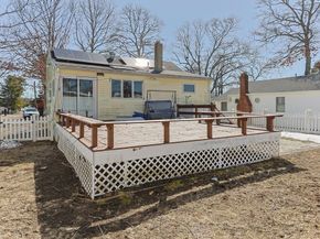 6 Pine St, Wareham MA 02571