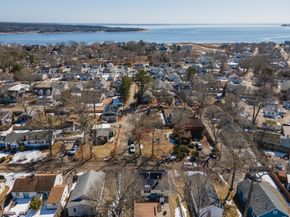 6 Pine St, Wareham MA 02571