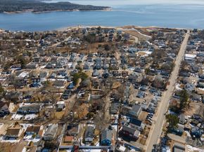 6 Pine St, Wareham MA 02571