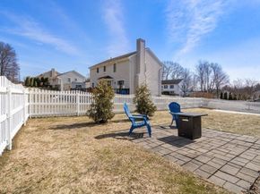 70 Moreland Green Dr, Worcester MA 01609