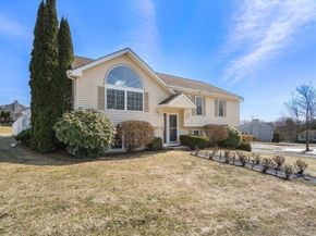 70 Moreland Green Dr, Worcester MA 01609