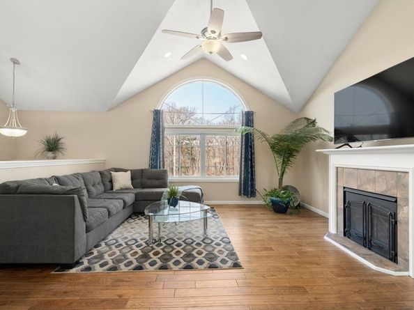 70 Moreland Green Dr, Worcester MA 01609