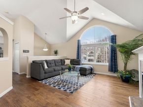 70 Moreland Green Dr, Worcester MA 01609