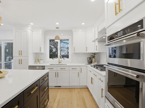 44 Lakeview Terrace, Waltham MA 02451