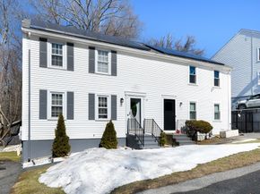 16 Vincent Cir, Worcester MA 01604