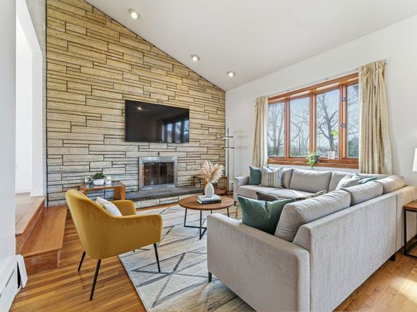 7 Carol St, Stoneham MA 02180