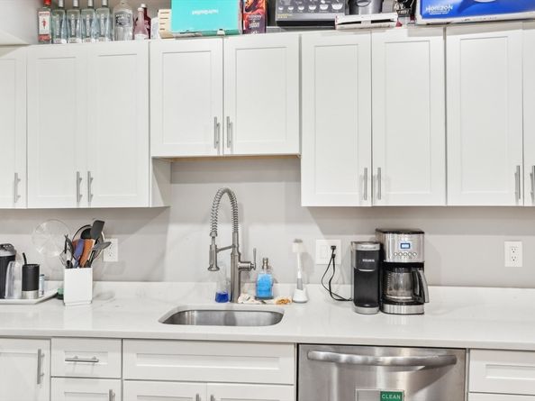 271 W 5th St, Boston MA 02127