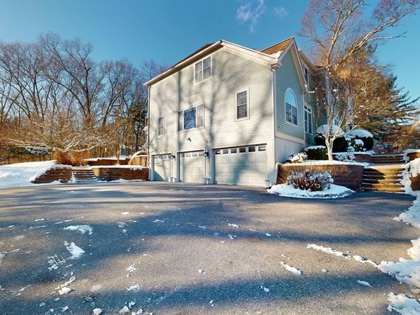 26 Dover Drive, Walpole MA 02081