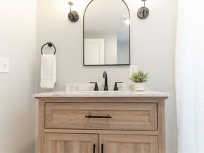 8 Hillview Ter, Westwood MA 02090